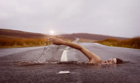 swimmer-1678307_1280