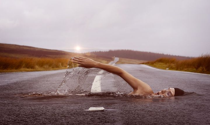 swimmer-1678307_1280