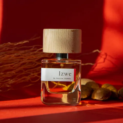 pdm-izwe-beautyshot-50ml-2000x2000