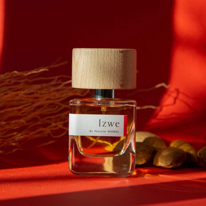 pdm-izwe-beautyshot-50ml-2000x2000