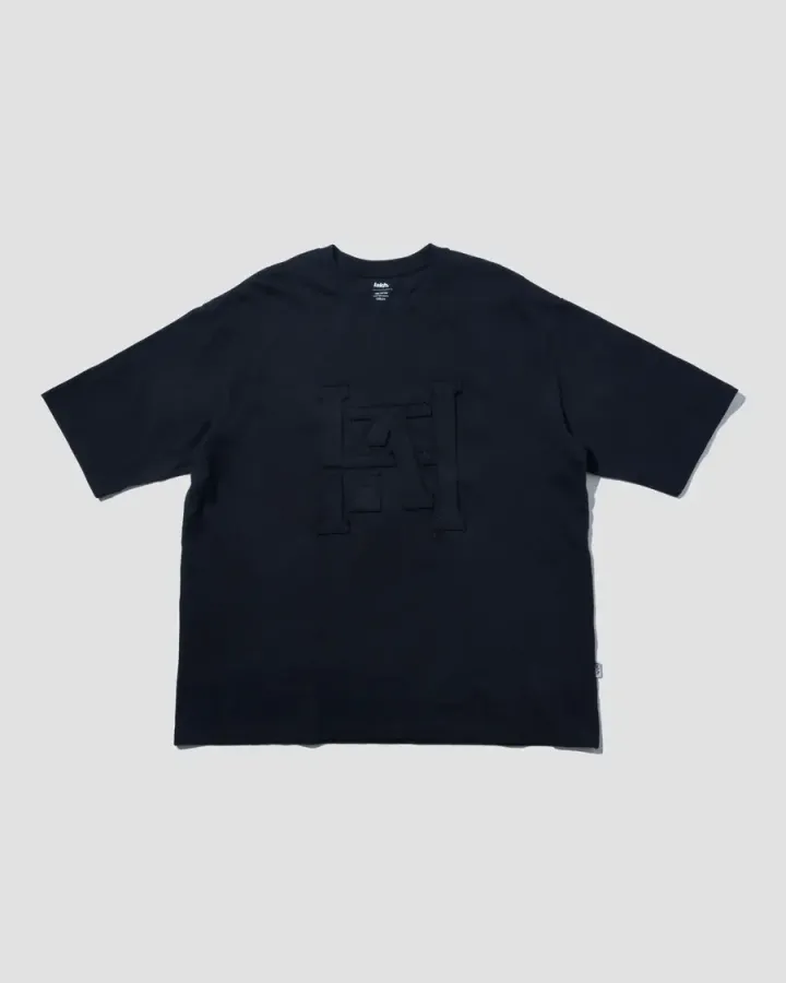 PatchworkLogoHalfSleeveTee_DarkBlack_2_f59a9b25-423d-4f81-b1bf-ef3a6d2fb411_900x