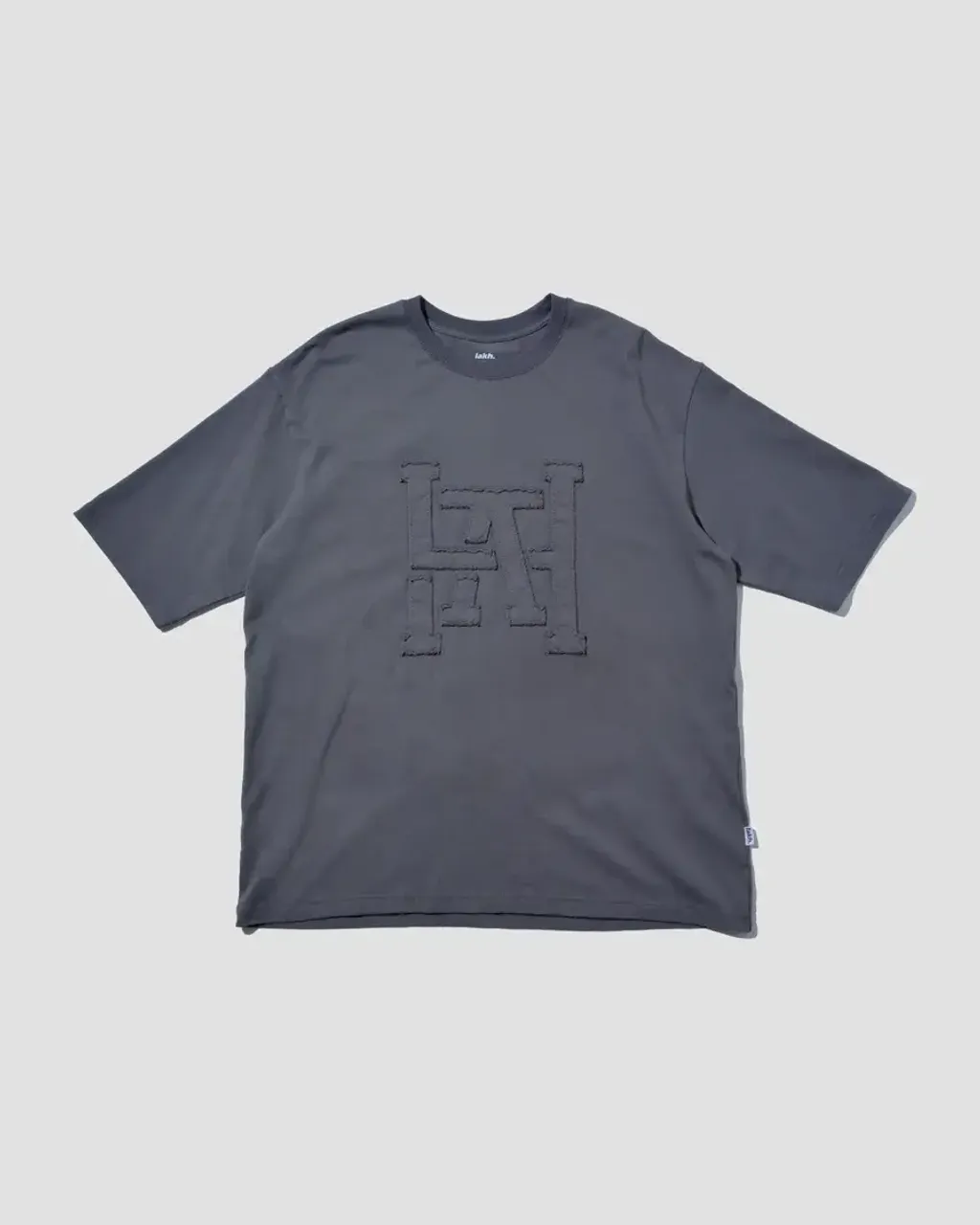 PatchworkLogoHalfSleeveTee_Grey_4_78526d97-cc9d-4395-b2d8-817947dd8895_900x