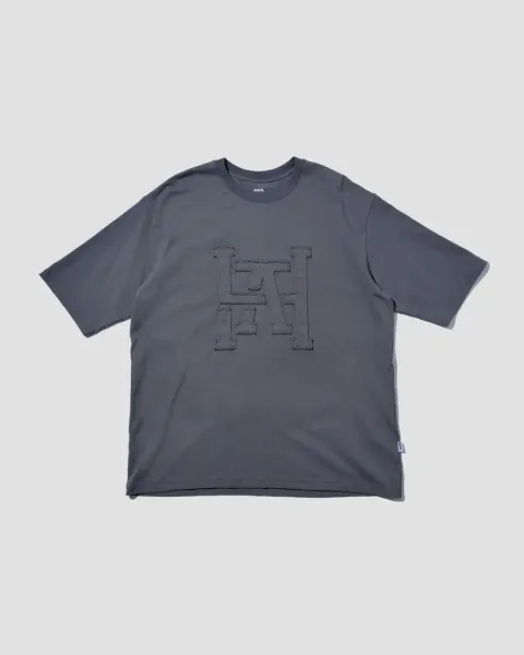 PatchworkLogoHalfSleeveTee_Grey_4_78526d97-cc9d-4395-b2d8-817947dd8895_900x
