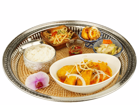小食泰黃金咖哩雞腿餐盤