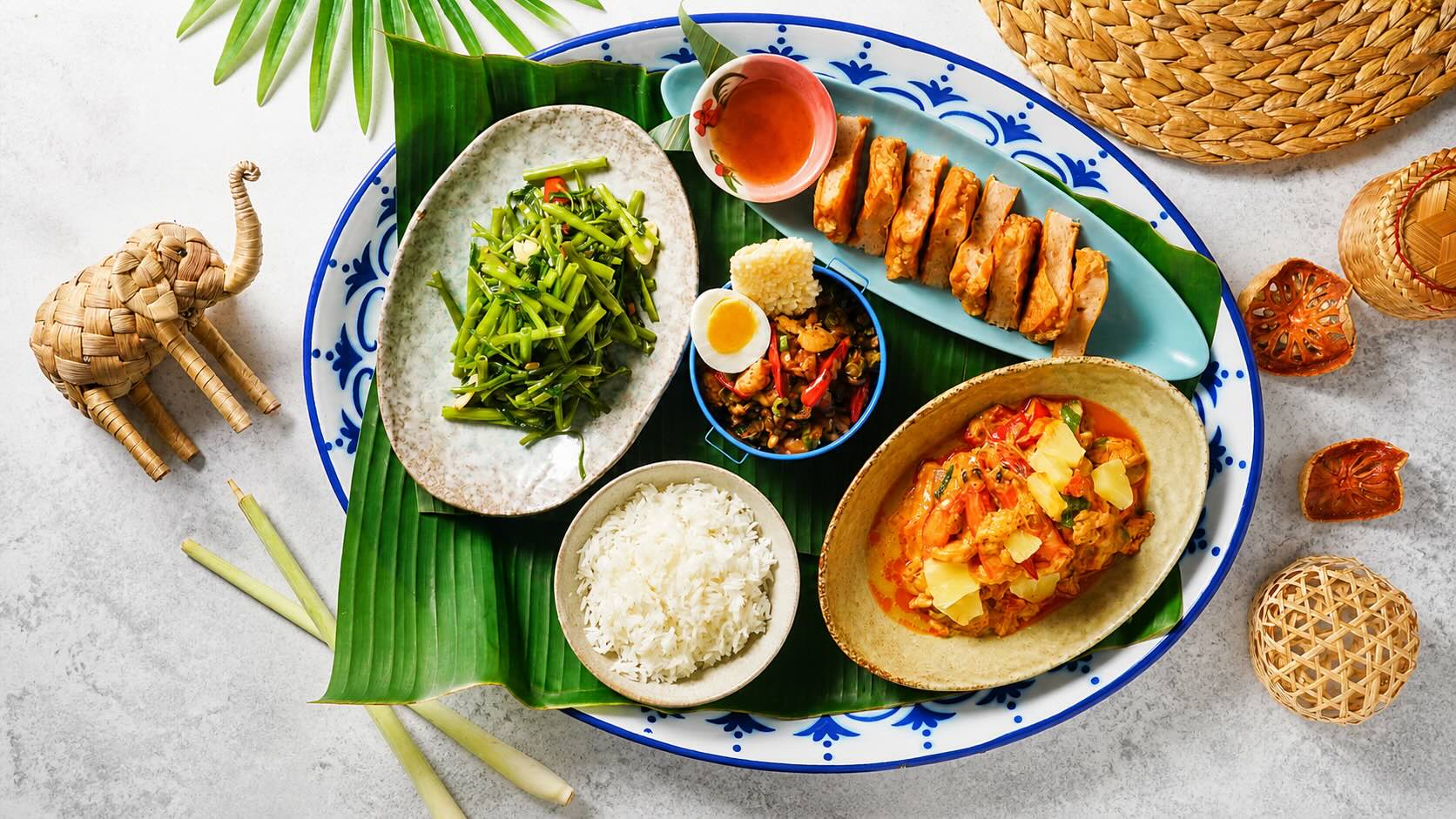 小食泰雙人泰式聚餐俯拍桌景