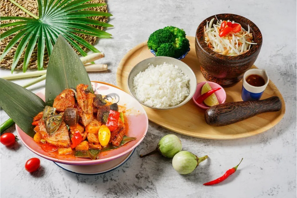 stirfriedcherryduckwiththaibasilandcentruryegg-lunchbox