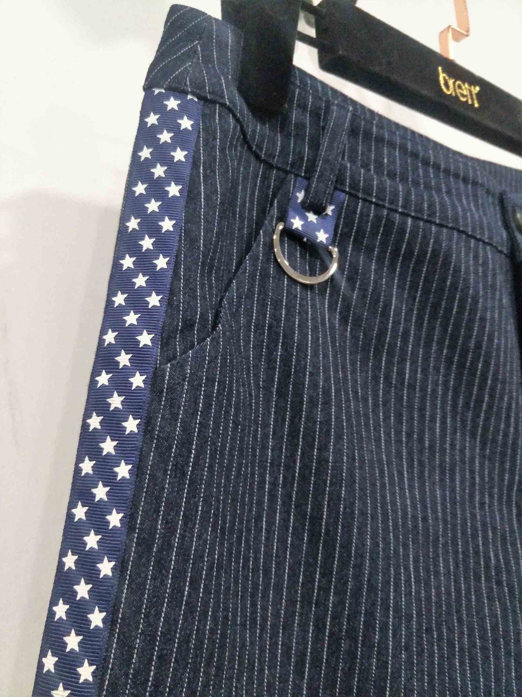 White star hem pattern shorts with striped shorts in navy ladies fashion for mini shorts (6).jpg