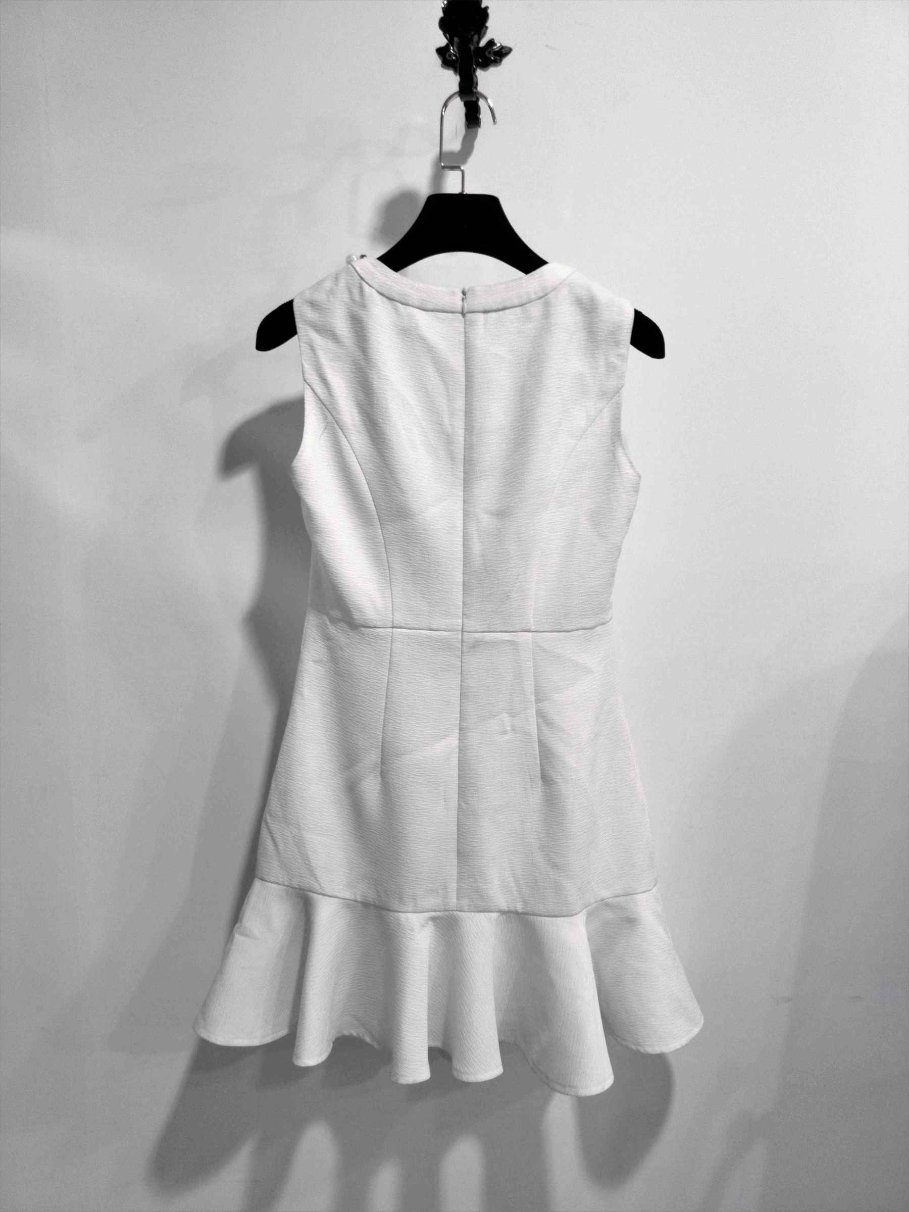 Ladies fashion Cocktail dress Design White Sleeveless Ladies Cocktail Dress with Pearls and Rhinestones Decoration (Copy).jpg