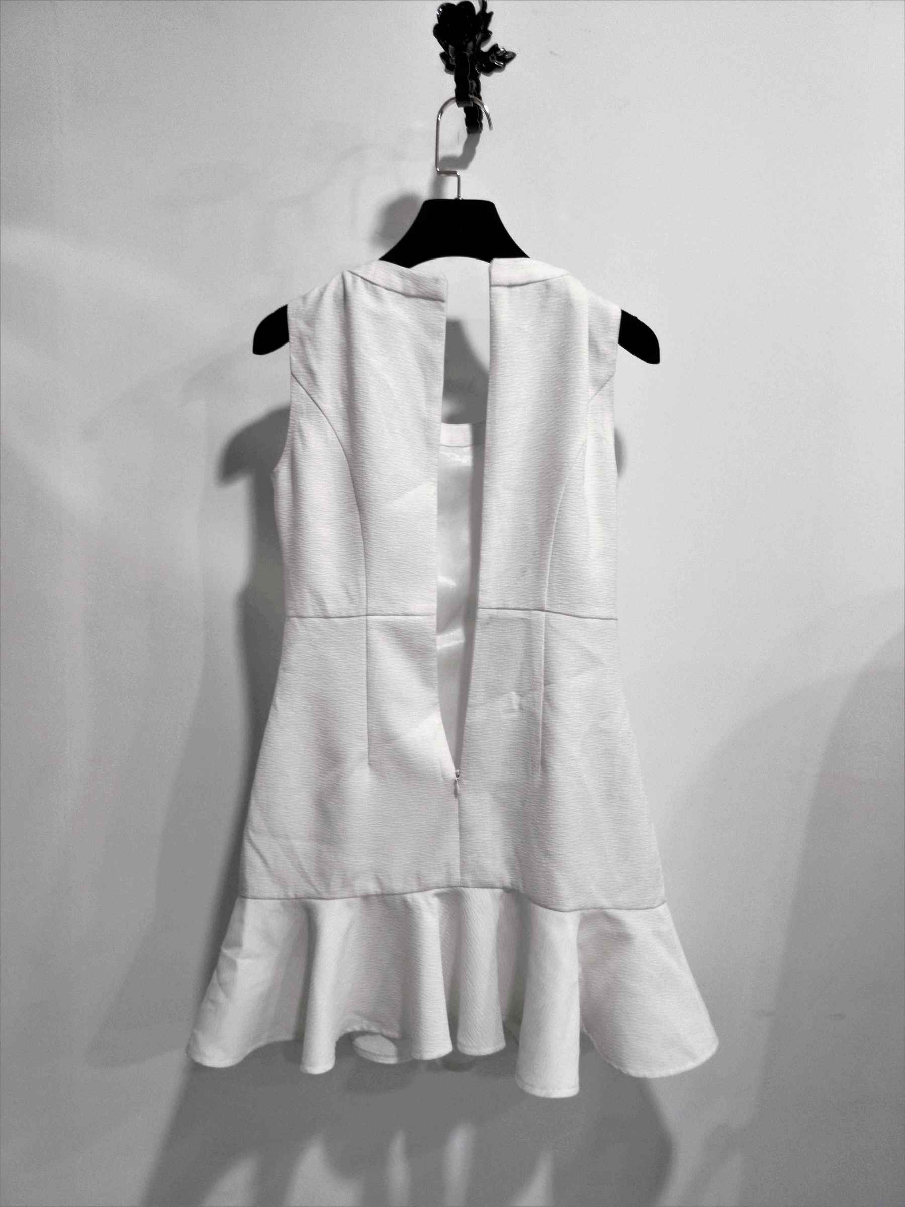Ladies fashion Cocktail dress Design White Sleeveless Ladies Cocktail Dress with Pearls and Rhinestones Decoration (Copy).jpg