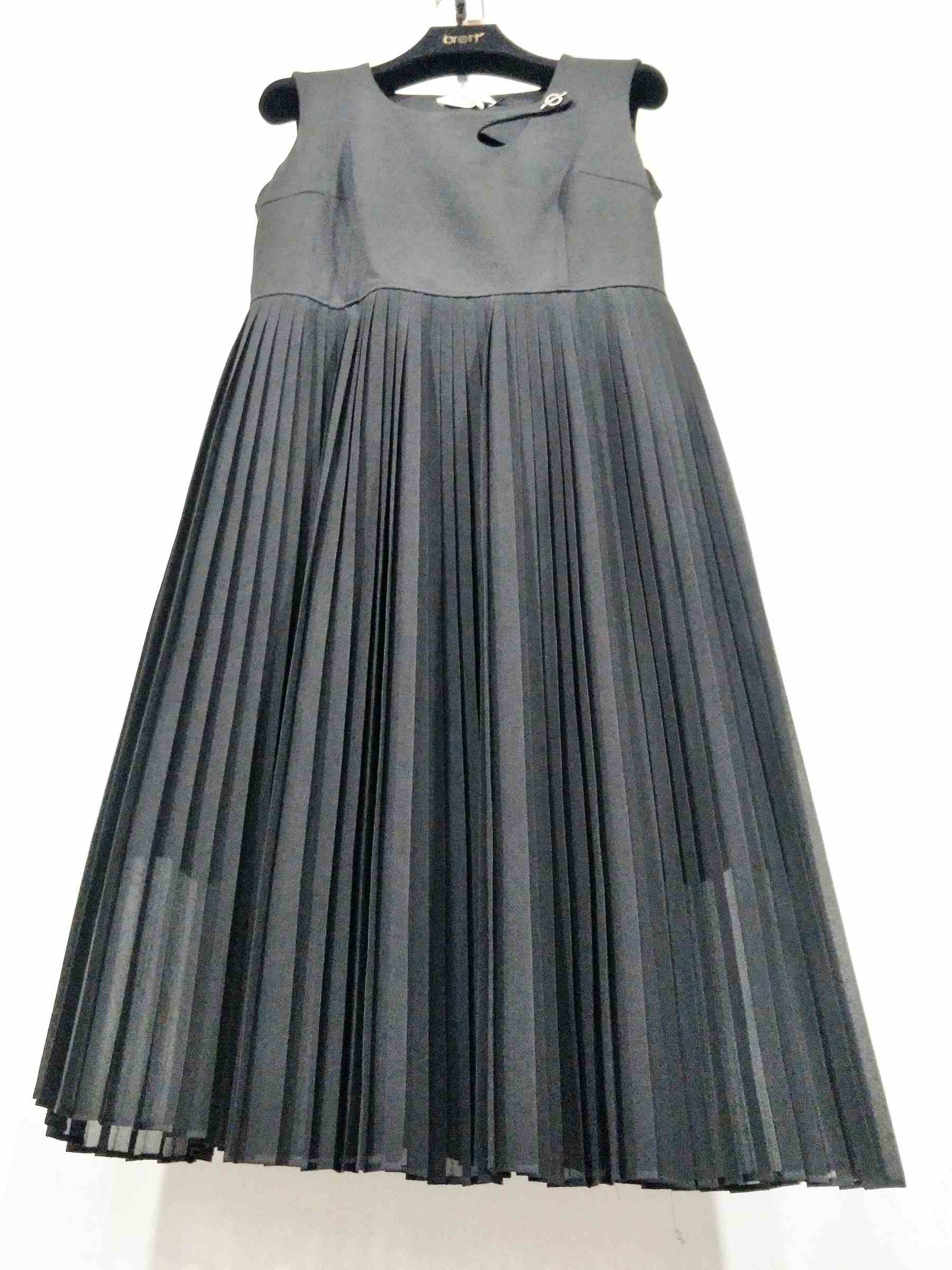 E62976LD-黑色無袖cut out壓褶連衣裙-女裝代工 (7).jpg