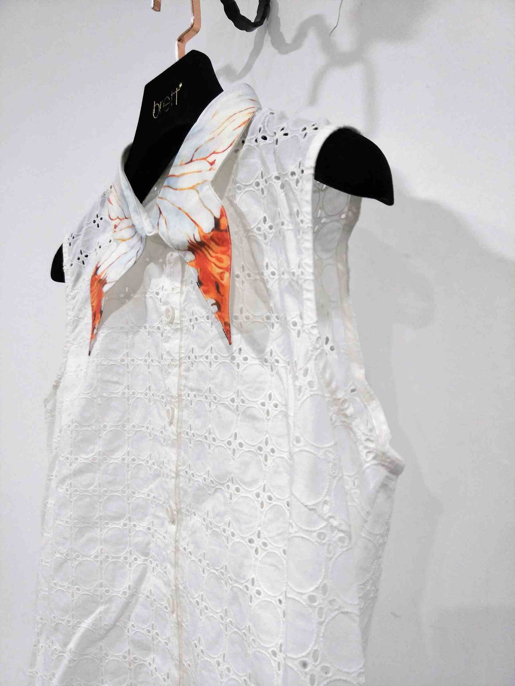 E63291SD-白色蕾絲領口春夏印花上衣-服裝代工 (7).jpg