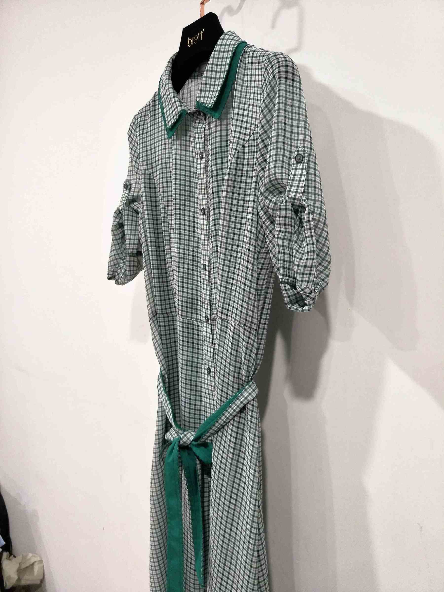 E63294LD-森林綠格紋綁帶休閒連衣裙-成衣代工 (11).jpg