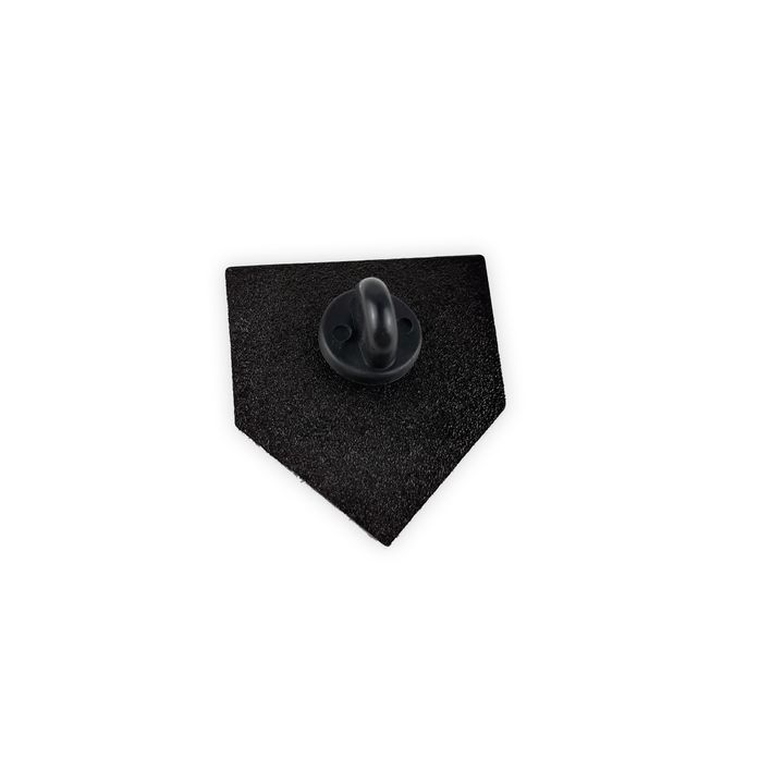 Kiss metal pin (2)