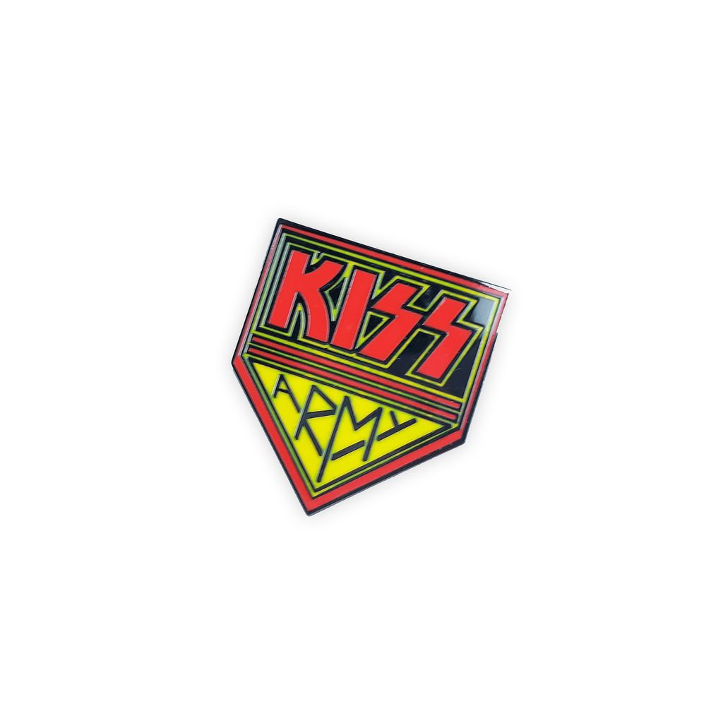 Kiss metal pin (1)