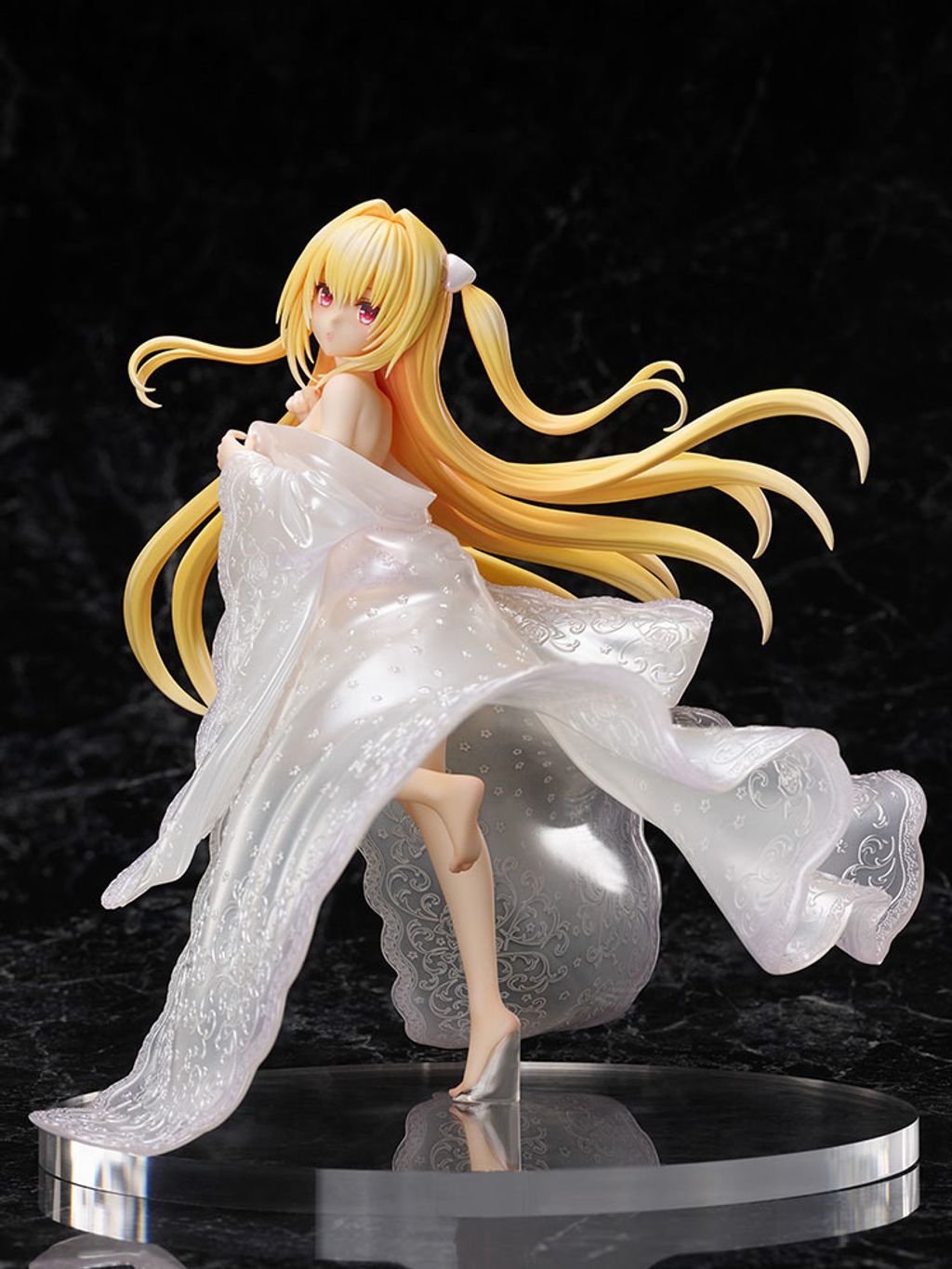 To LOVEru DARKNESS Golden Darkness - Shiromuku - 1.7 Scale Figure.jpg