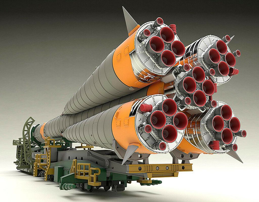 1-150 Plastic Model Soyuz Rocket & Transport Train.jpg