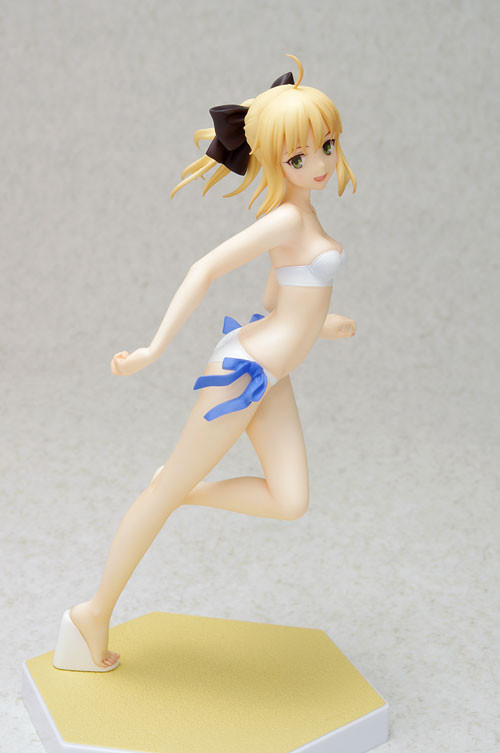 Fate Stay Night Saber Lily Beach Queens Ver..jpg