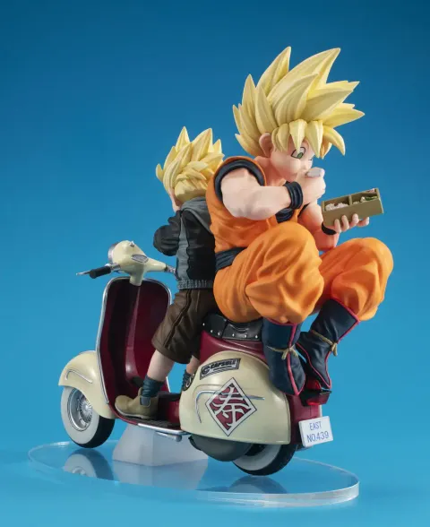 DESKTOP REAL McCOY EX- Dragon Ball Z - Super Saiyan Goku, Super Saiyan Gohan & Motorbike