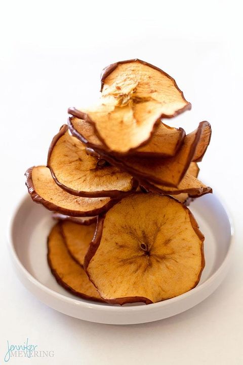 cinnamon-sugar-baked-apple-chips-1.jpg