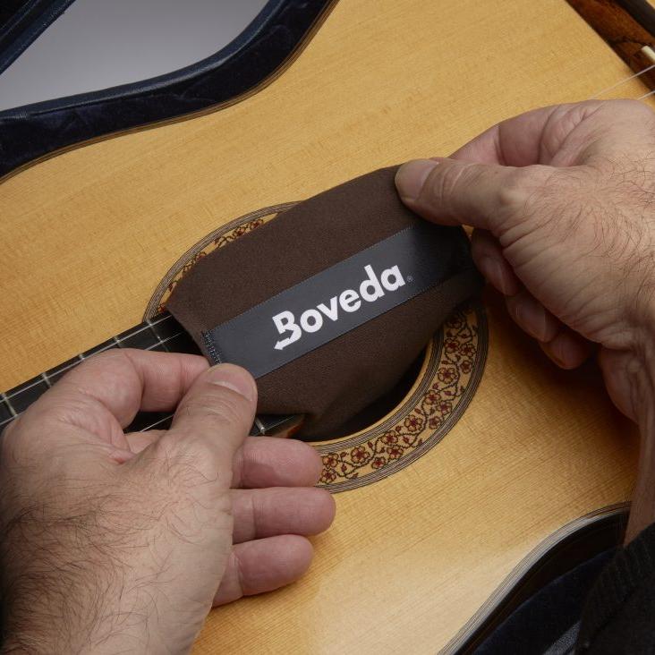 Boveda-Placement_Classical-Guitar-Soundhole-25450-1-1024x732_732x732_crop_center.jpg