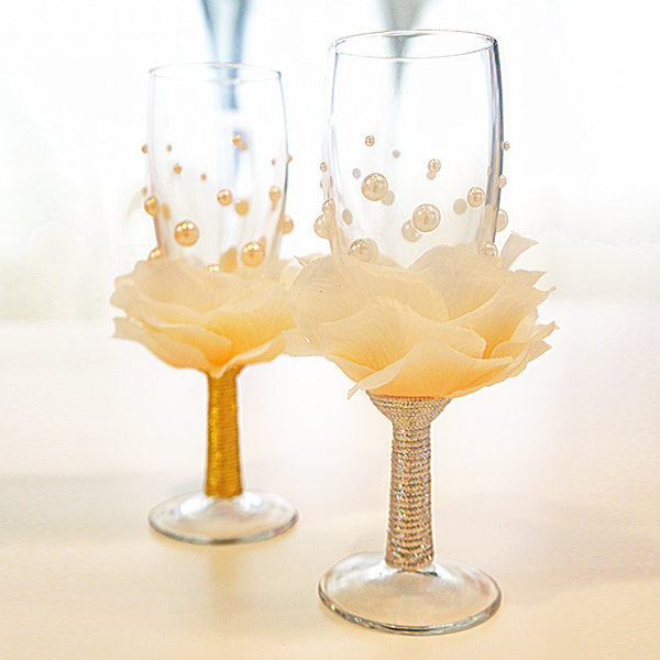 wedding-glass-roses-pearl.jpg