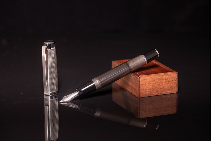 OPUS 88 - Black paint OPERA orthodox drop-in Fountain Pen