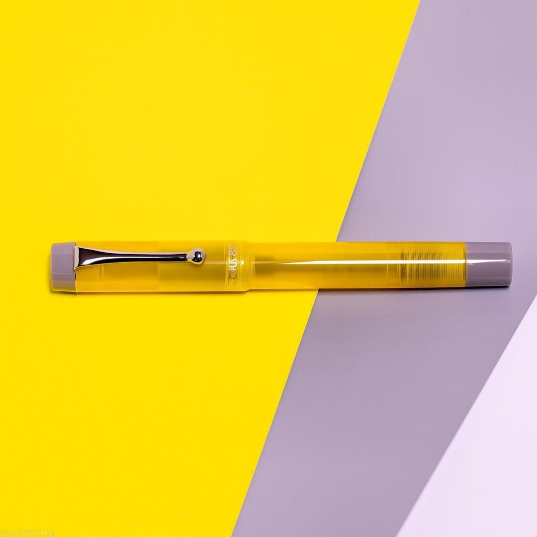 セール大特価 【稀少品】□OPUS88 天然素材 牛角軸 超大型 万年筆 M カタログ 【稀少品】■天然素材 牛角軸 万年筆 M 中字 新品■ 筆記具