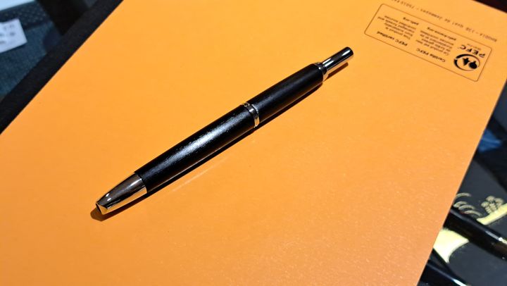 百樂 - 18k 黑色 髮絲紋二十色限定款 無蓋按壓式鋼筆  Limited Capless - 2