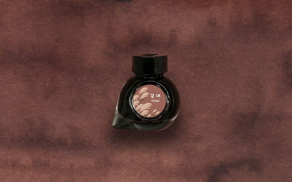 Colorverse No.73 Common Reed 蘆葦 Ink Bottle Top View & Sepia Brown Background