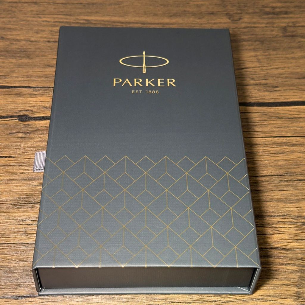 Parker Premium Geometric Gift Box Packaging Closed 派克 幾何圖騰禮盒 外觀包裝