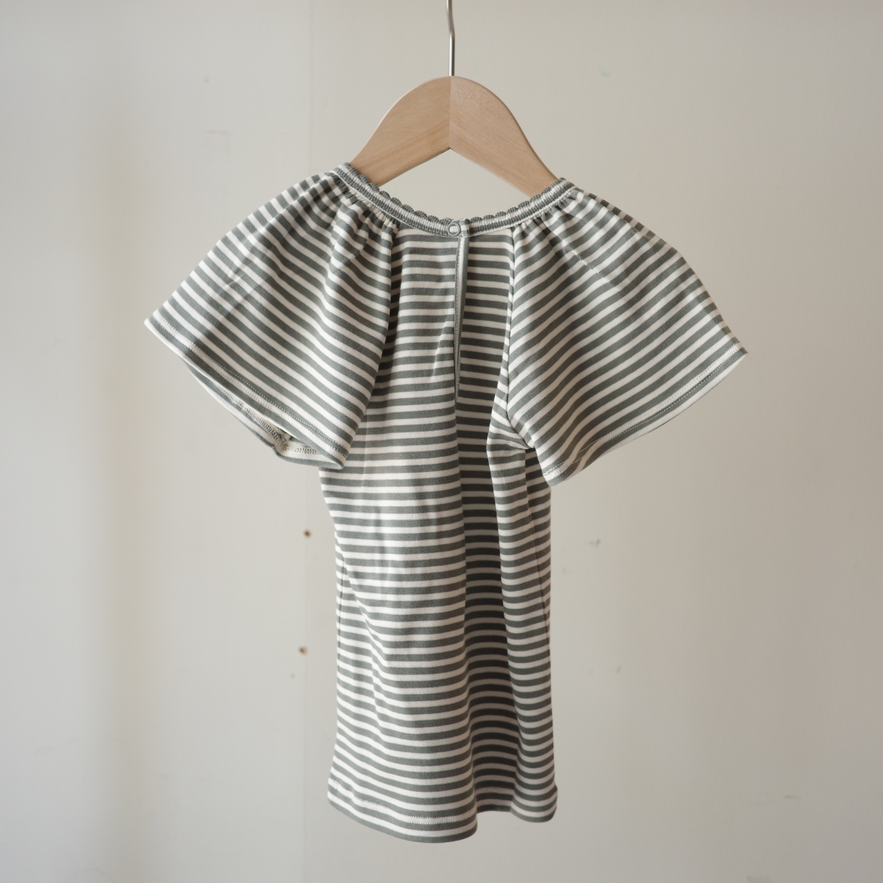 SOOR PLOOM Flutter Tee Eucalyptus - トップス