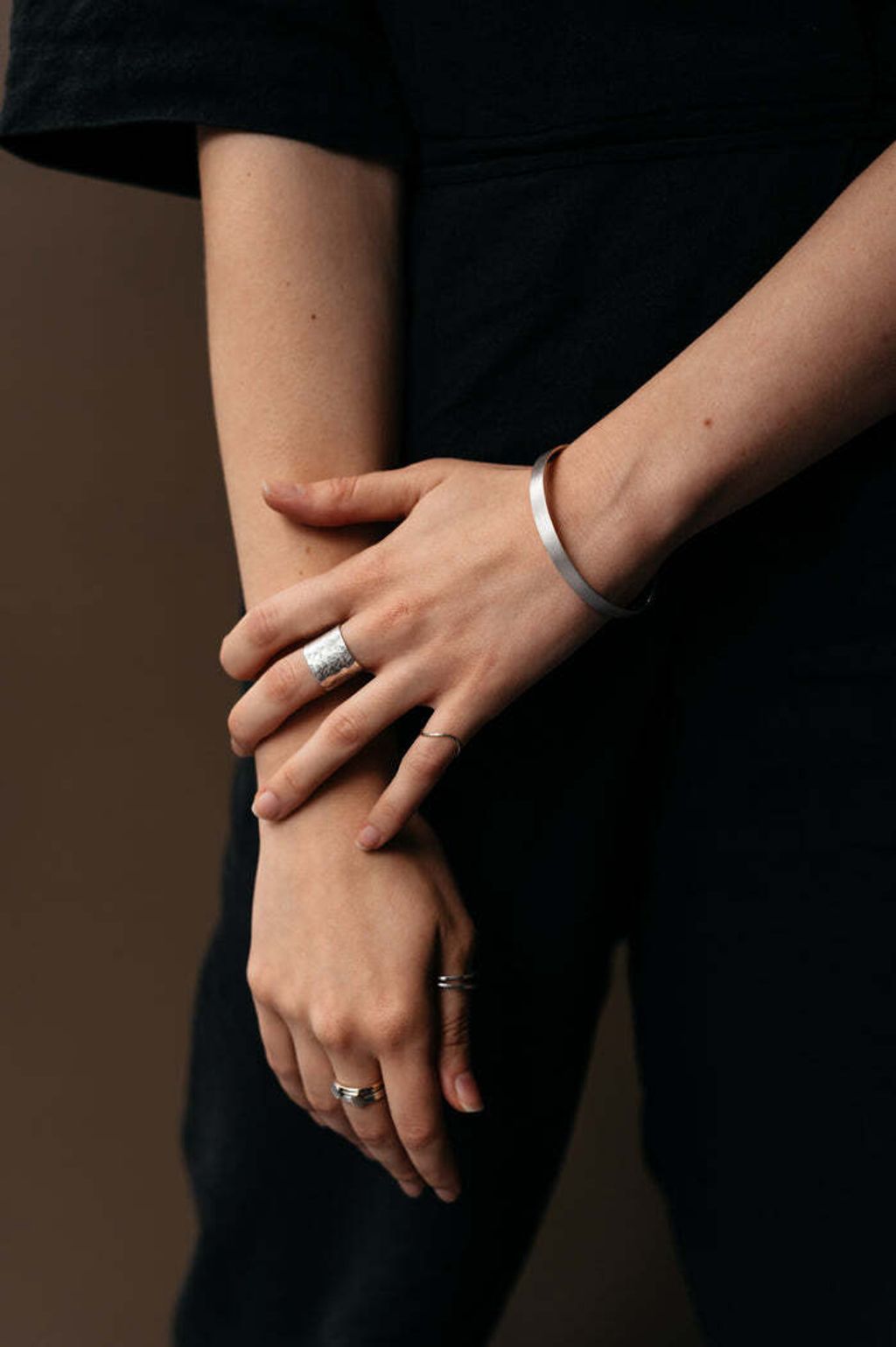 contrastbangle_hammeredstatementgapring_wavering_minimalstackring_zerowastepebblering_700x