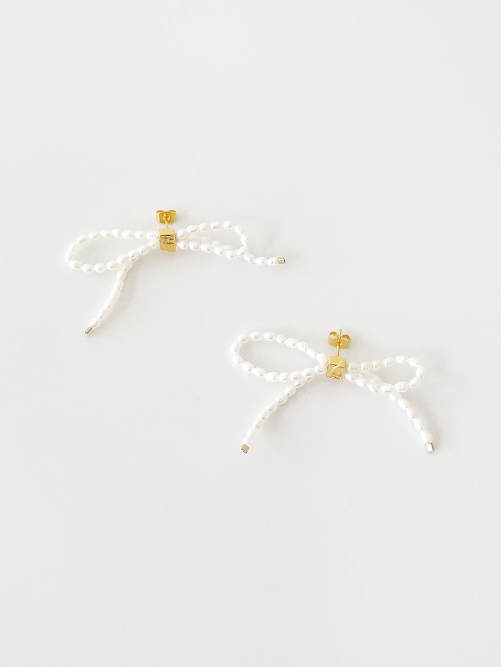 Ribbon Pearl Earrings B