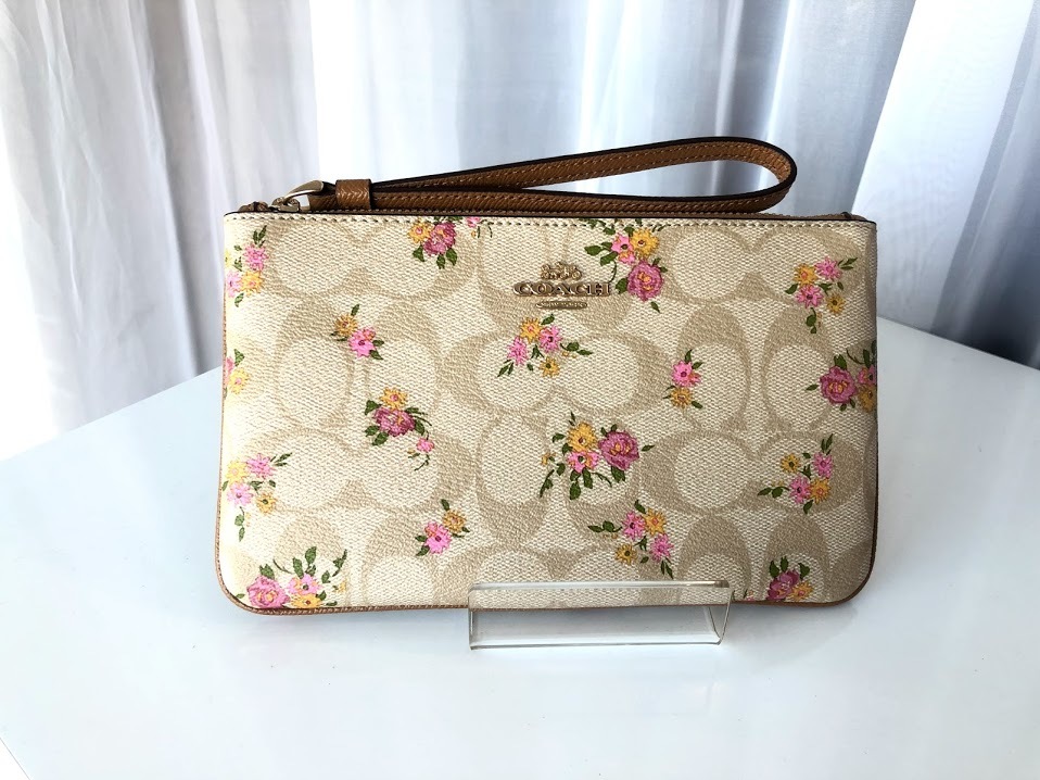COACH LARGE WRISTLET IN SIGNATURE CANVAS WITH DAISY BUNDLE PRINT
