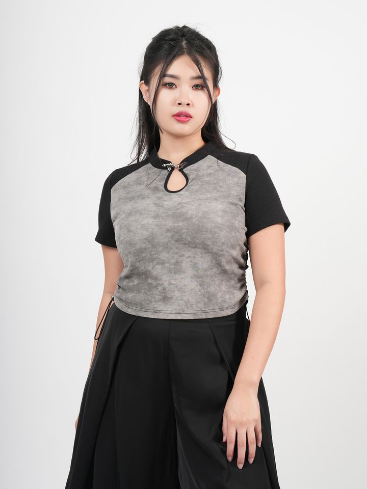 Plus-size New Chinese style top with keyhole neckline and buckle detail.