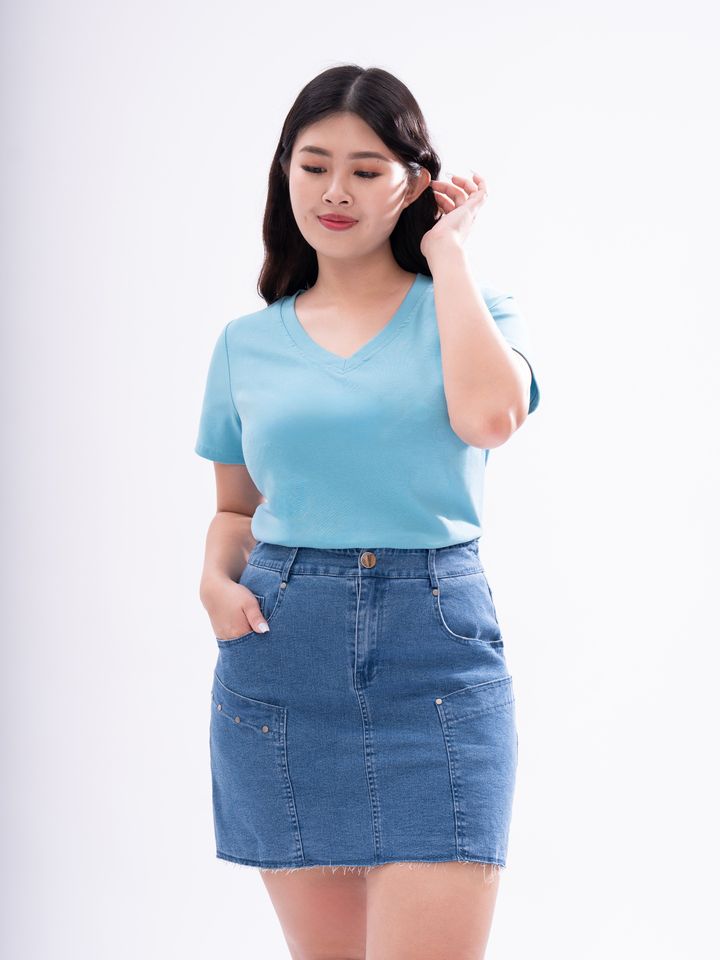 Plus-size V-neck tee designed to elongate the neckline and flatter curves.