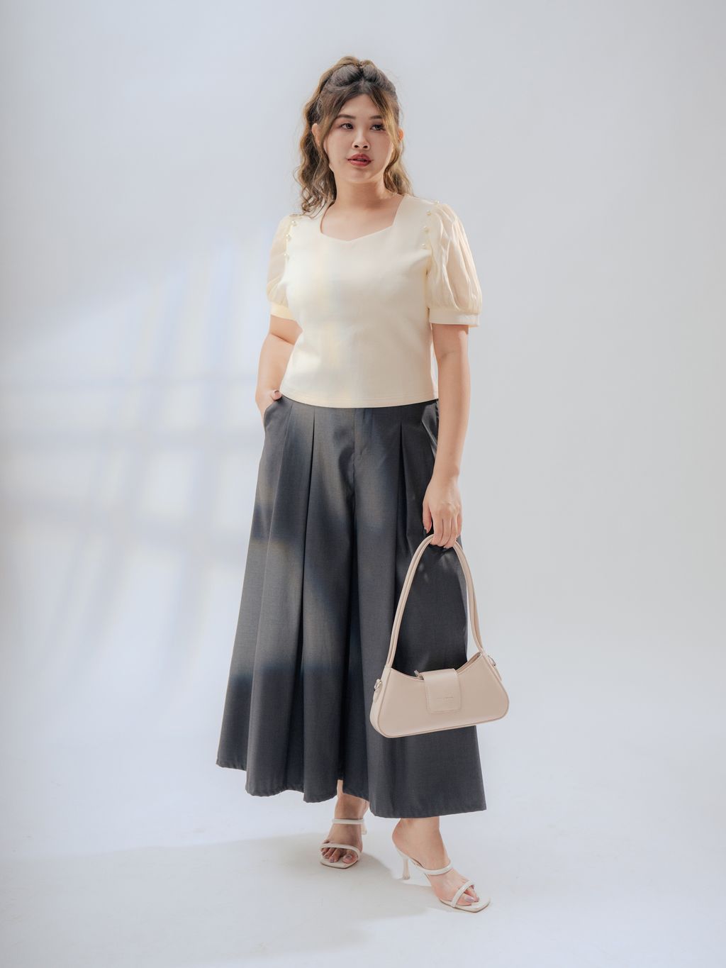 Soft and graceful top with pearl details – made to enhance plus-size silhouettes.