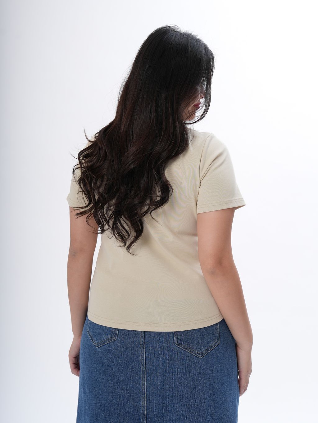 Plus-size graphic tee with minimal design and dimensional Paris motif.