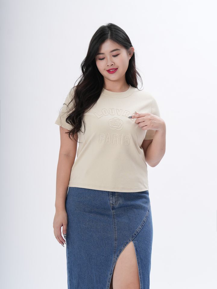 Plus-size beige graphic tee with embroidered “Louvre Paris” text and rose motif.