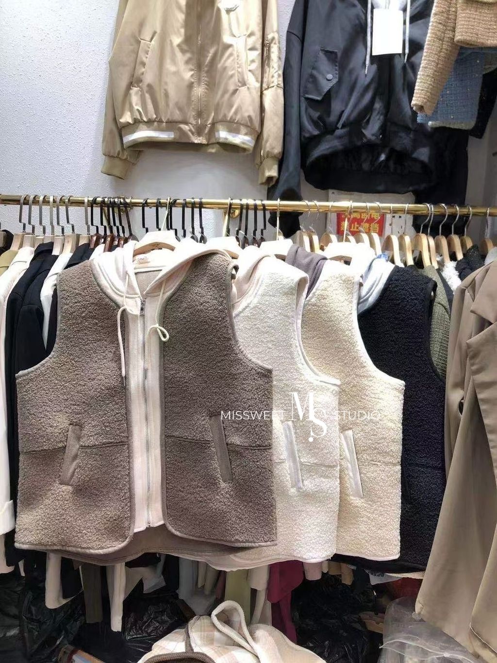 相片 2025-10-16 晚上8 33 24