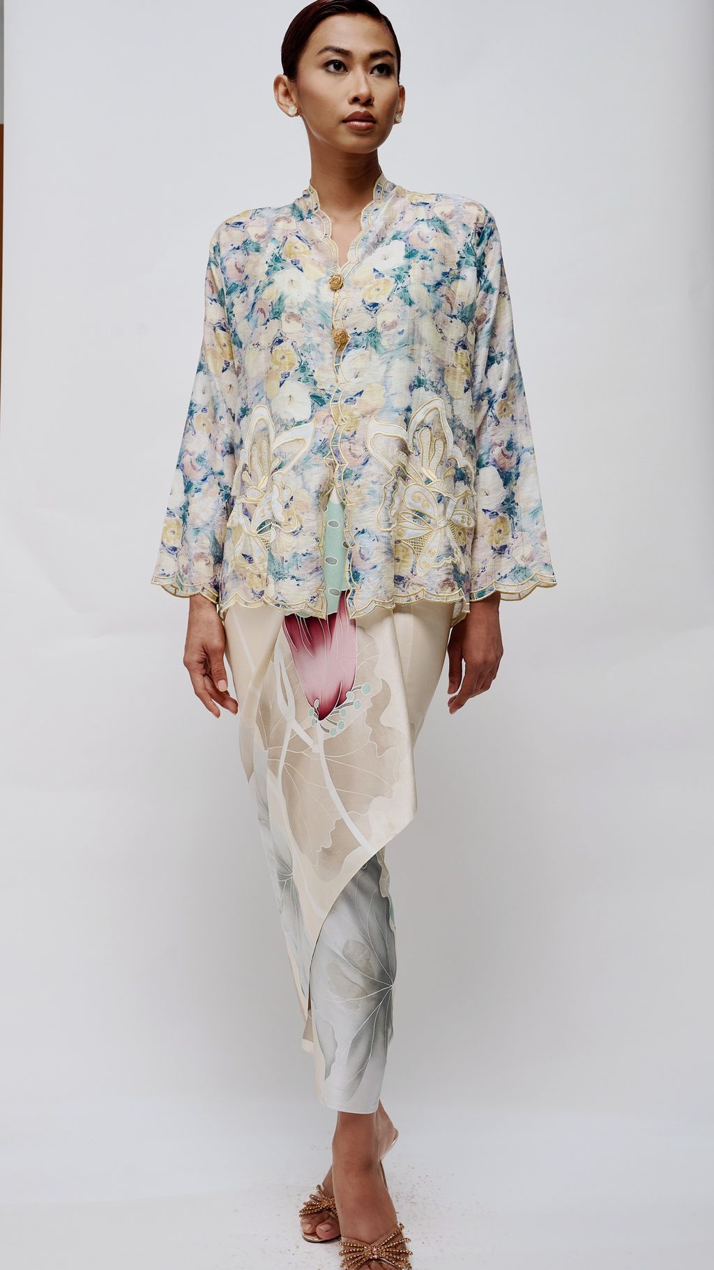 Antique white teratai RM830