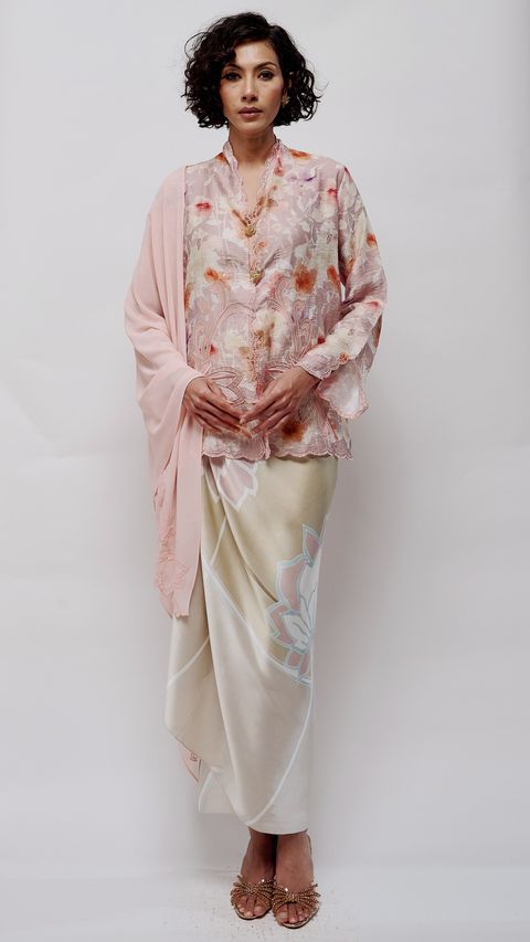 Champagne Peony RM790