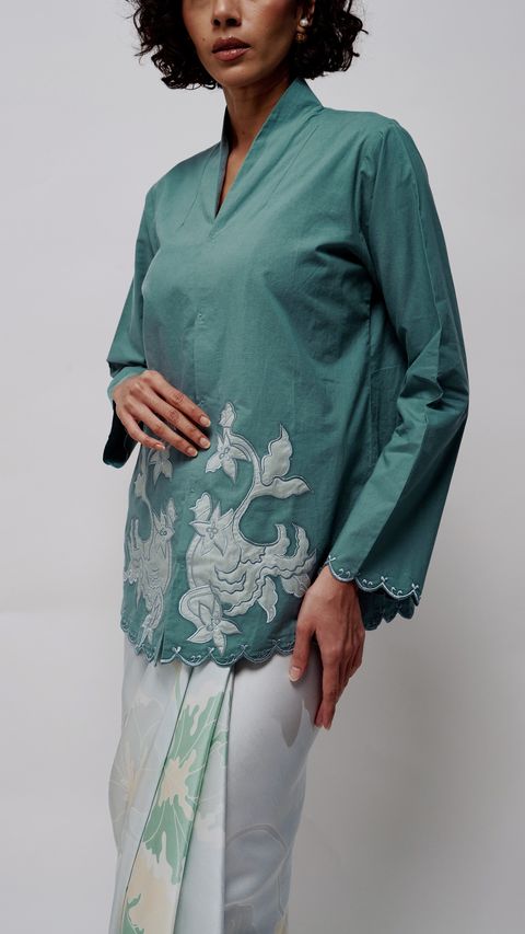 Green White Anggun Kebaya (2)