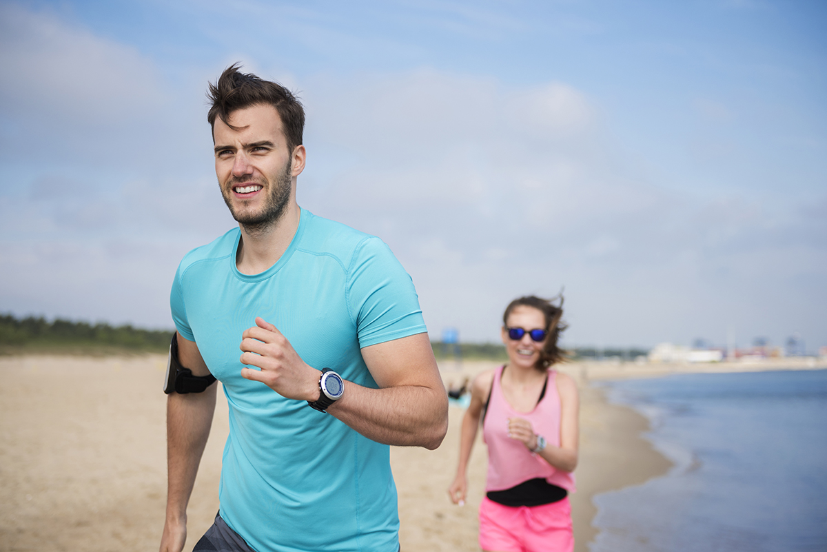 man-and-female-morning-cardio-on-the-beach