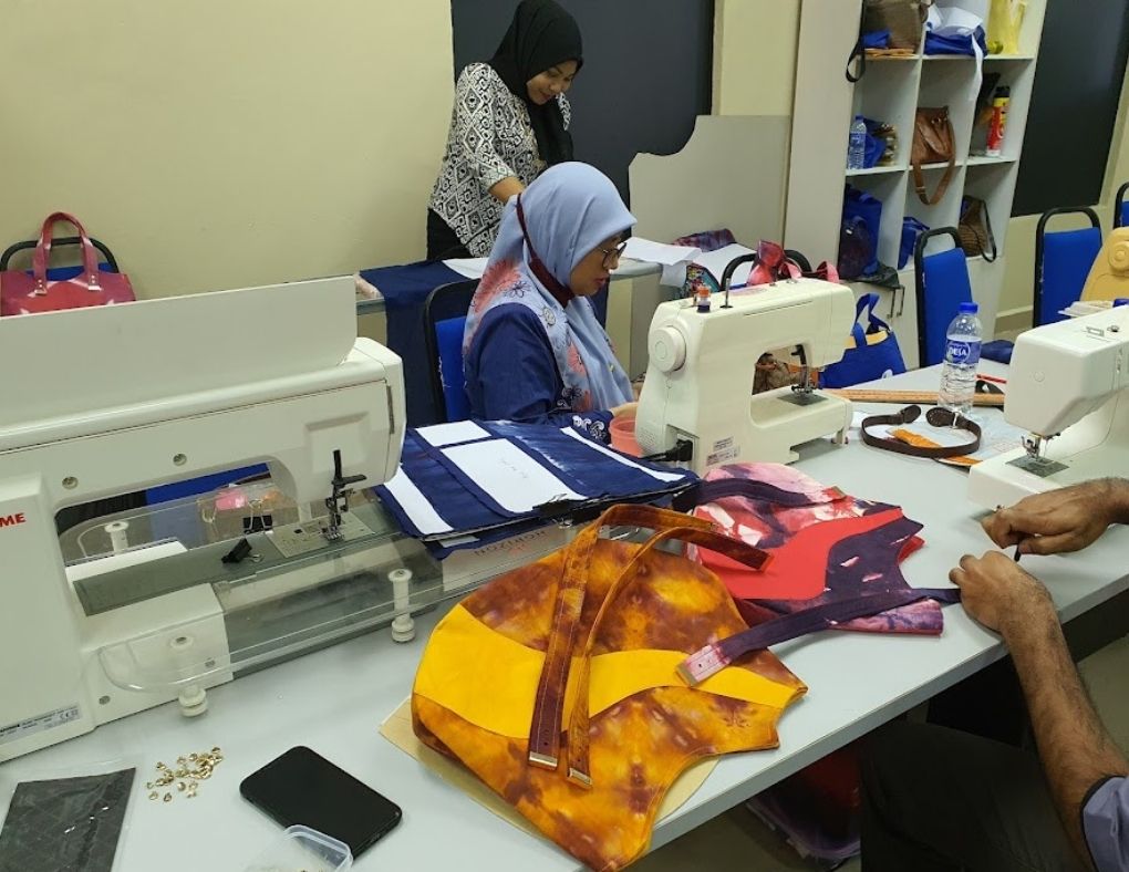 be bag maker-program pembangunan kemahiran komuniti-jahit beg.jpg