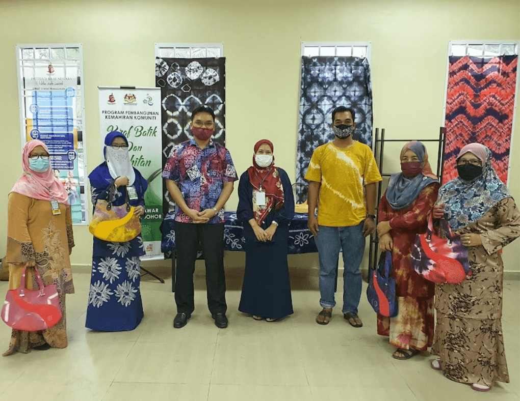 be bag maker-kraftangan johor-beg teknik ikat dan celup (1).png