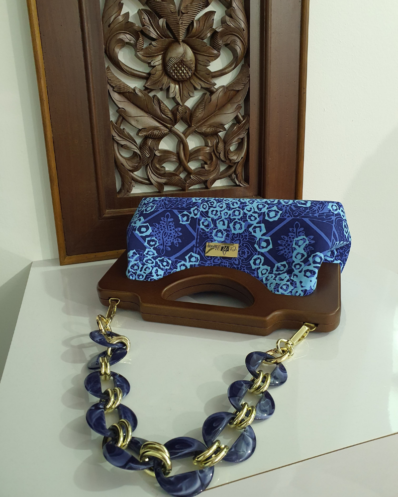 batik clutch - ct n honey- wood frame bag (2).png