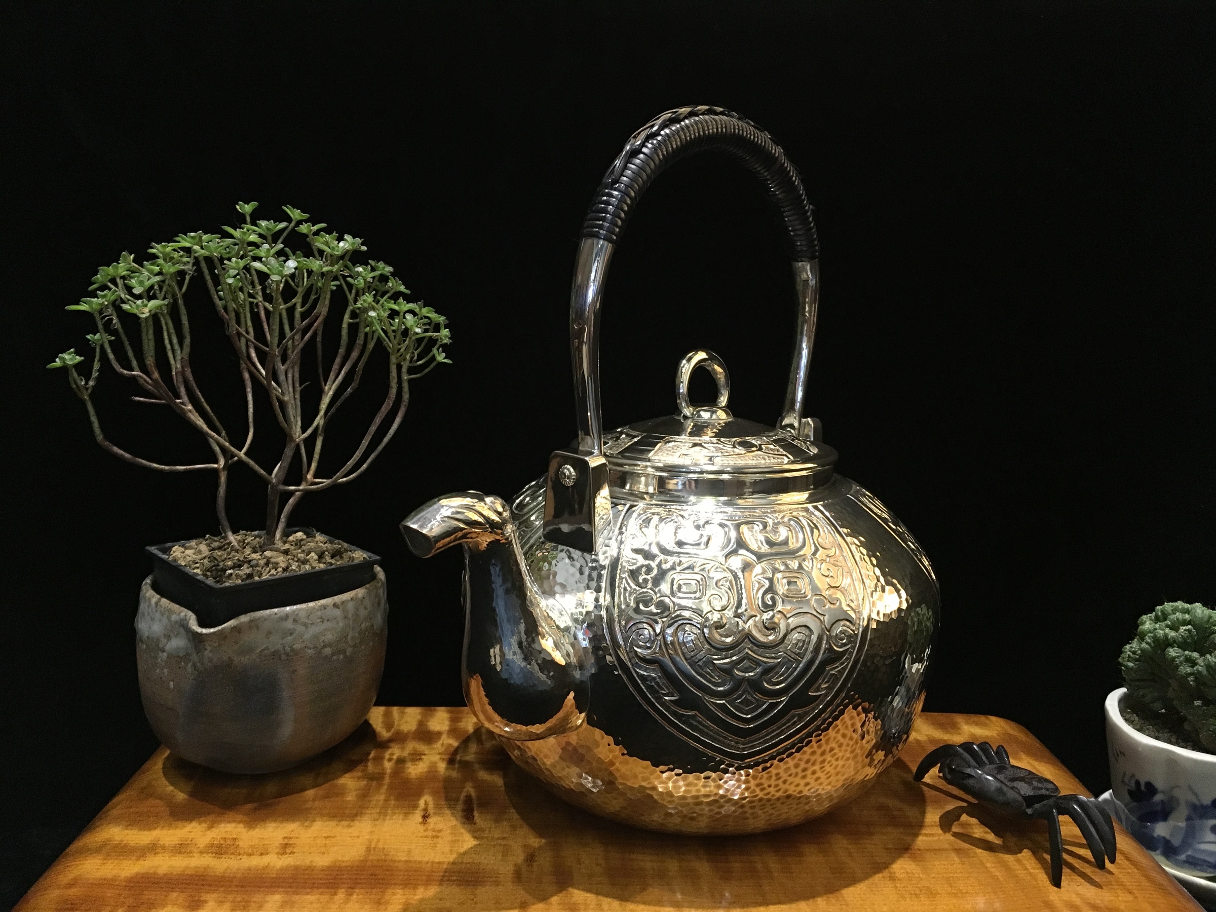 煎茶道具 小振 鉄瓶 棗形 砲口 龍文堂造 銅蓋 650ml 鉄製 鉄瓶 【公式