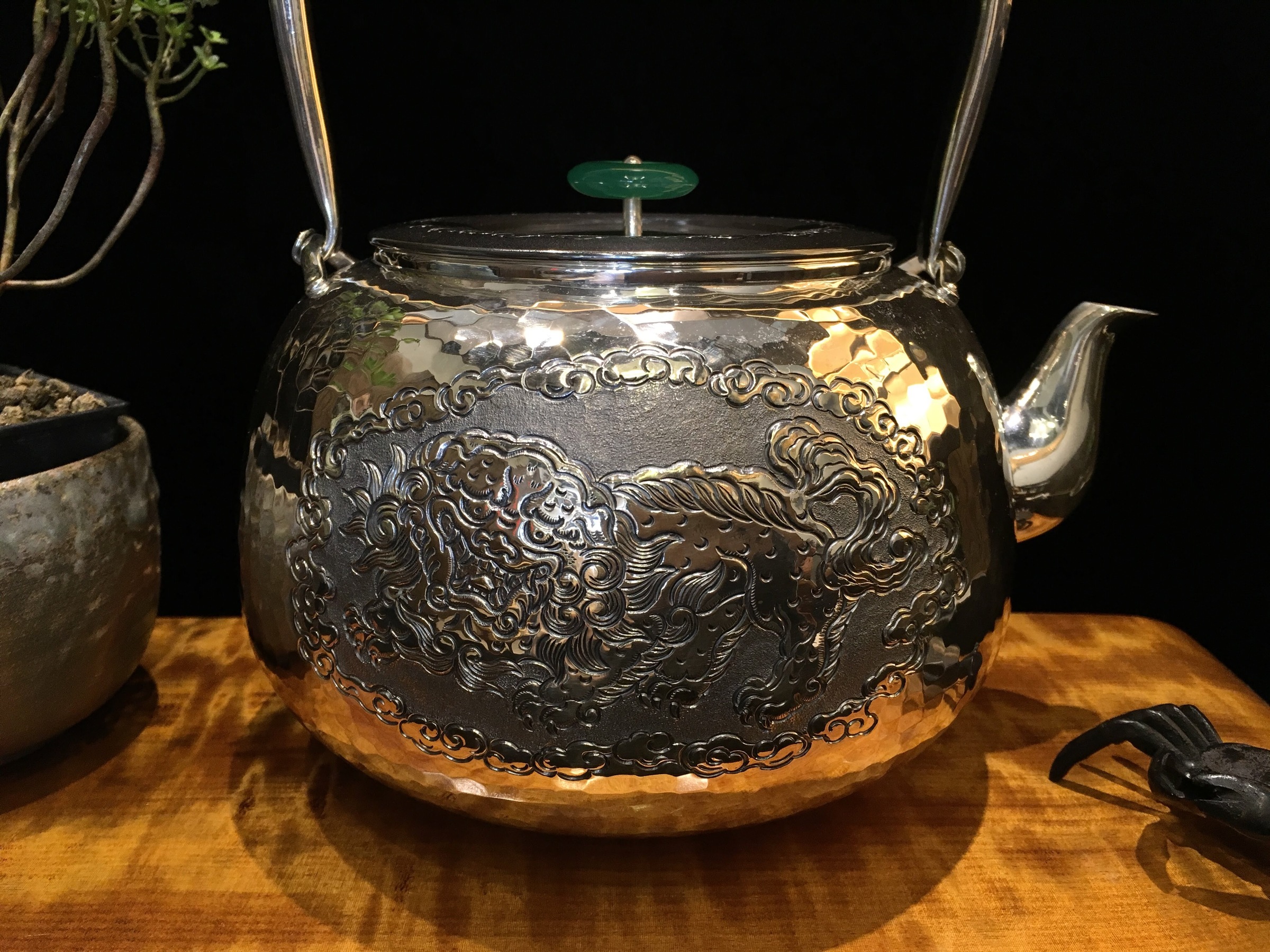 治】金工家作 純銀製 金象嵌波千鳥彫瓶子一対☆箱付