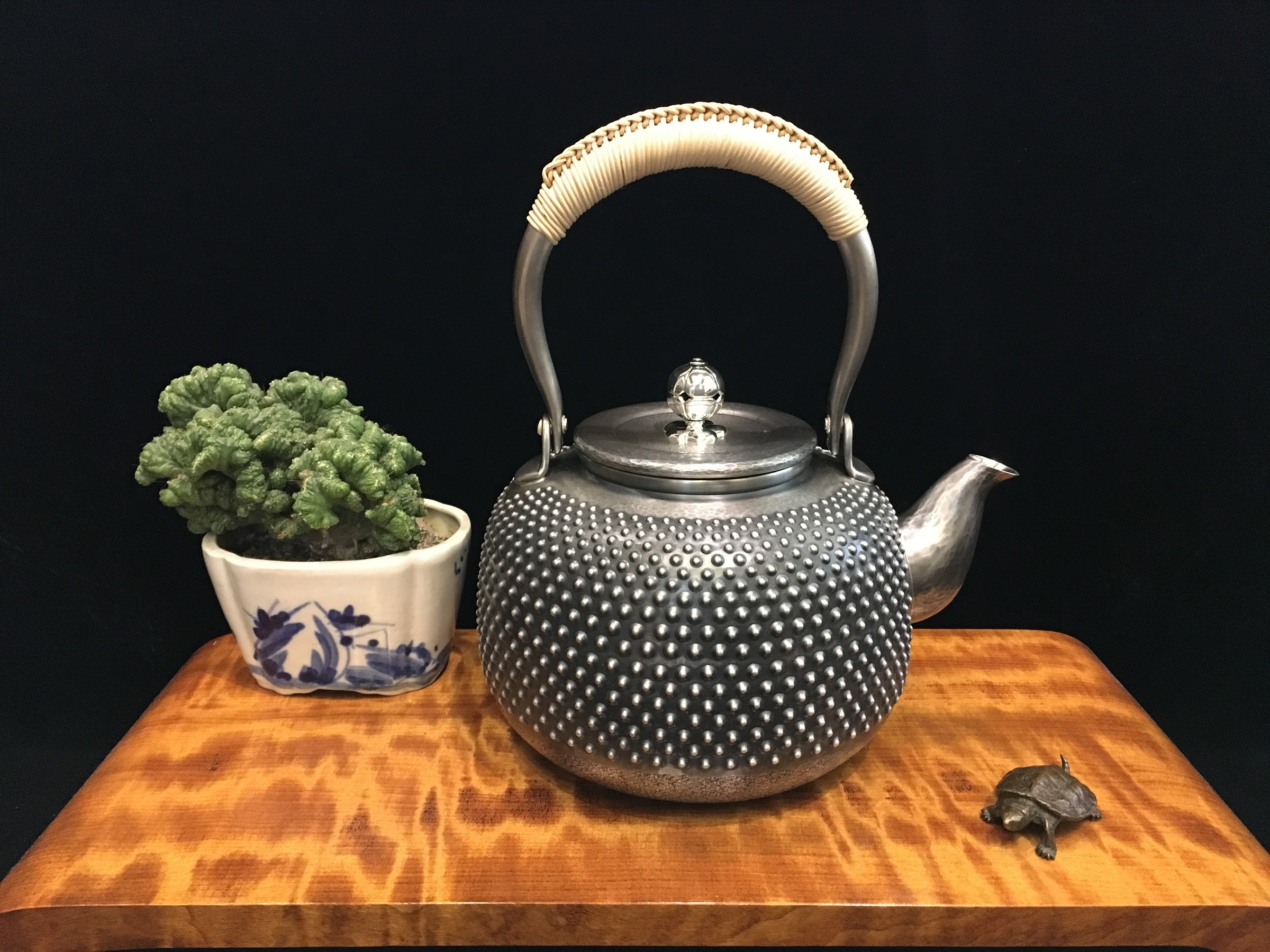 純銀製 玉霰打出 金メッキ 花蕾摘 横手急須 銀瓶 煎茶道具 純銀製 玉霰打出 金メッキ 花蕾摘 横手急須 銀瓶 煎茶道具 楽天市場】